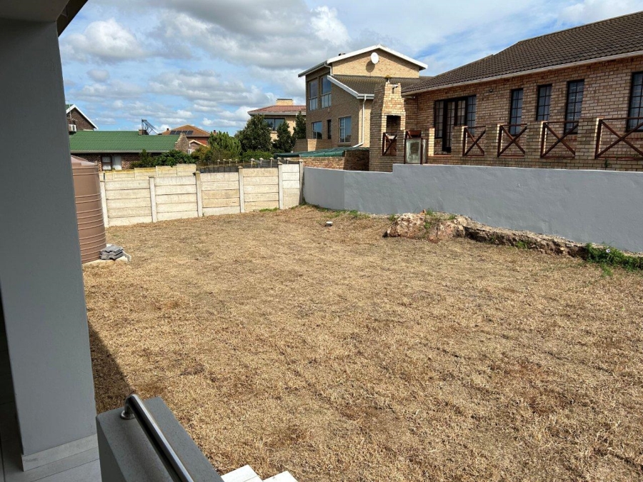 5 Bedroom Property for Sale in Wavecrest Eastern Cape
